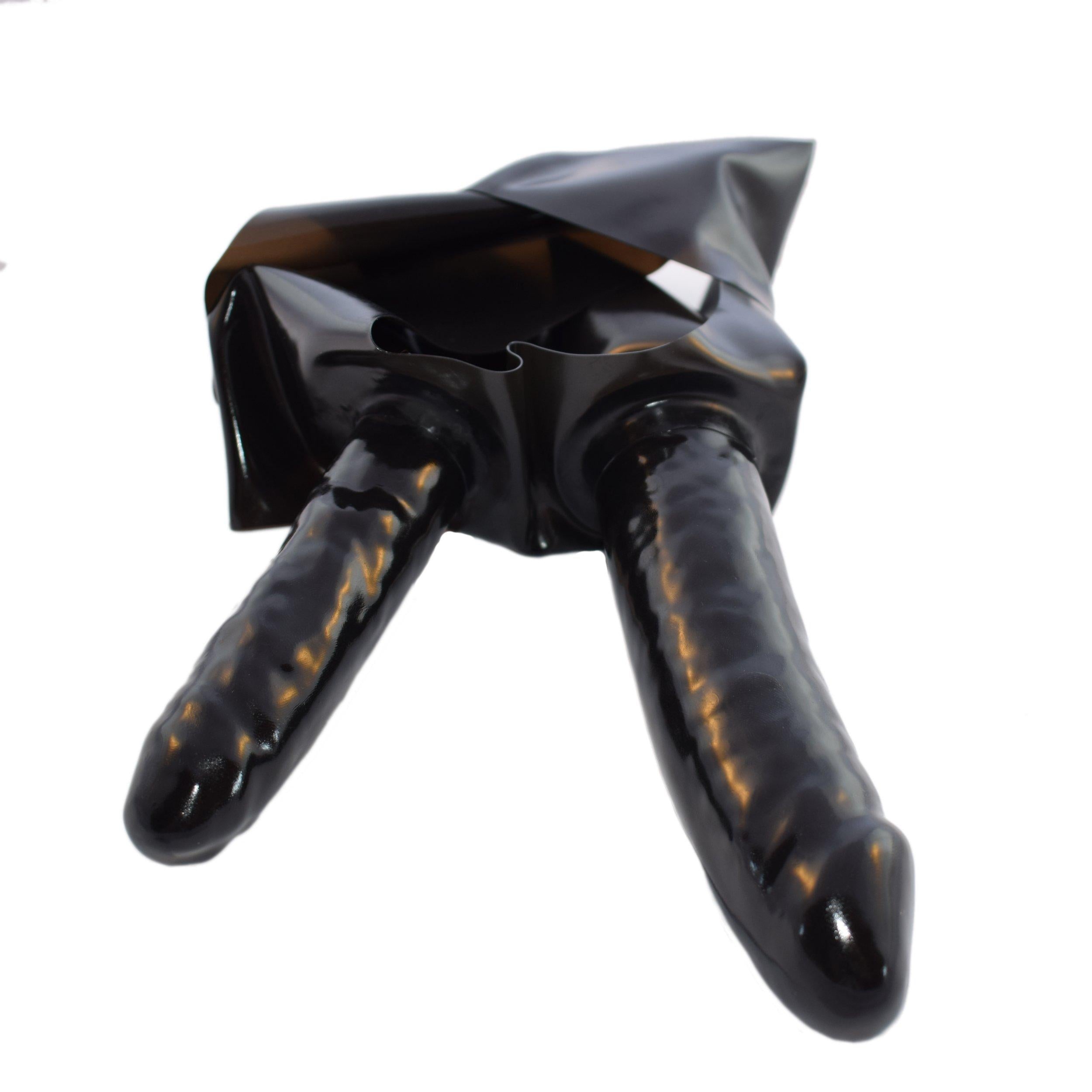 Rubberfashion Latex Hotpants - kurzer sexy Rubber Slip - Mini Latex Slip mit Vaginal- und Anal-Dildo - Latex Dessous Damen Rubberfashion Latex Hotpants - kurzer sexy Rubber Slip - Mini Latex Slip mit Vaginal- und Anal-Dildo - Latex Dessous Damen