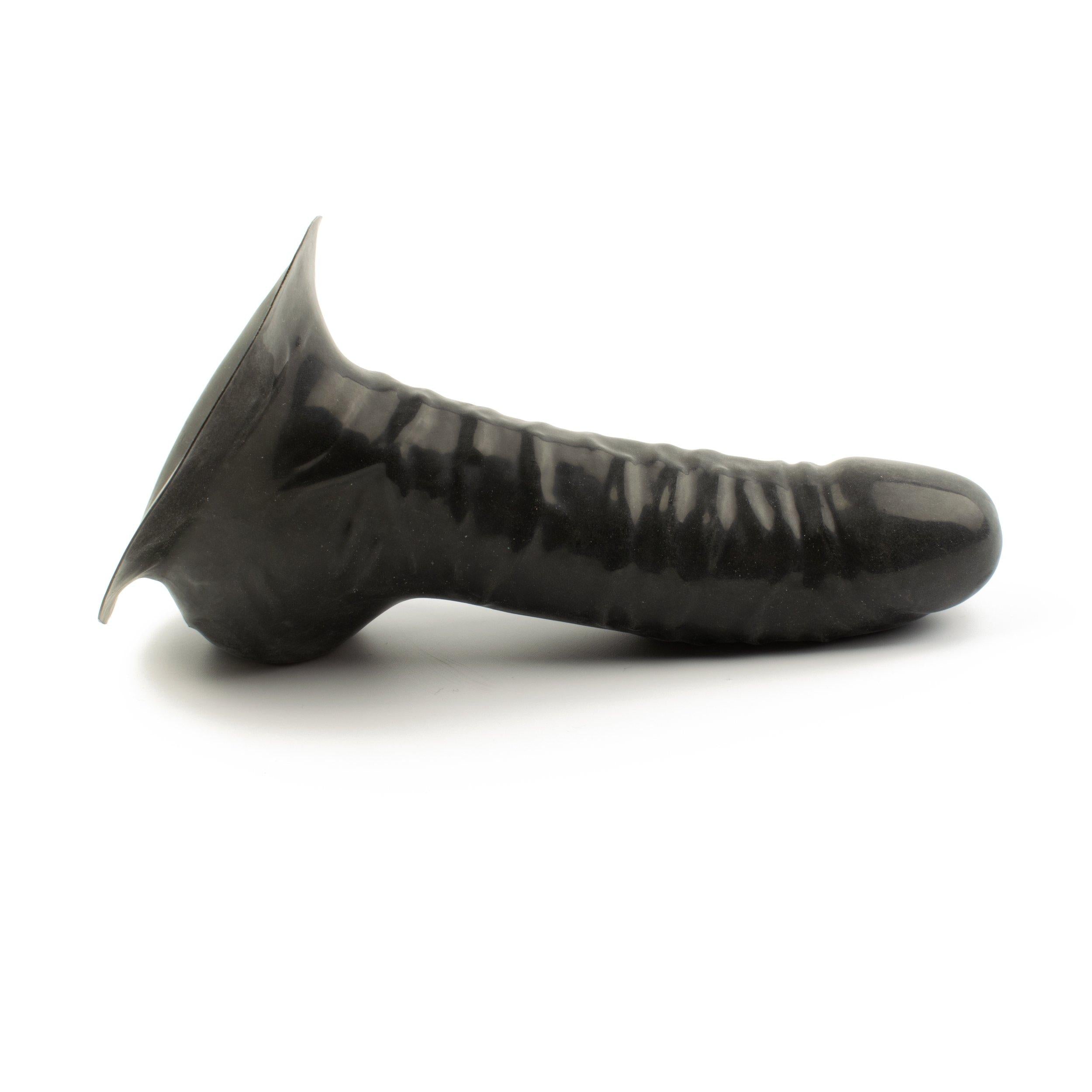 Rubberfashion Latex Pennishülle - Penis Sleeve mit Hoden Sack - Aderung und Klebefläche für Herren 15,5 cm
